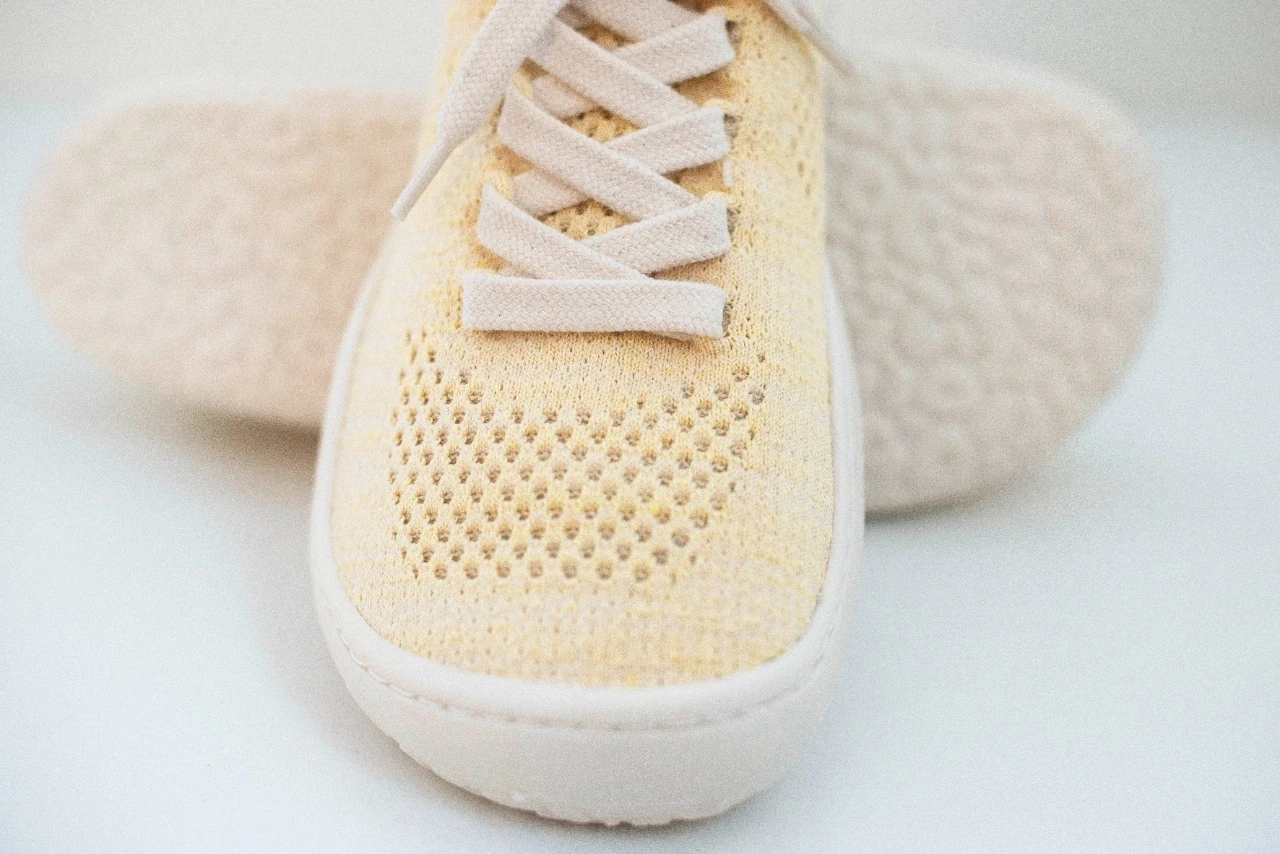 Босоногие кроссовки Sambas the bambas Essence Lumia — светло-жёлтые, фото 5